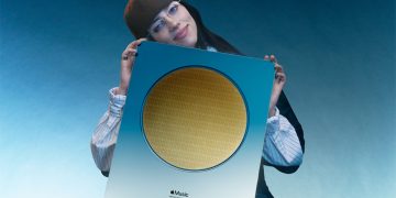 بیلی آیلیش هنرمند سال اپل موزیک در سال 2024 است