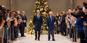 اعلیحضرت پادشاه چارلز سوم از دفتر مرکزی اپل در بریتانیا بازدید می کنند