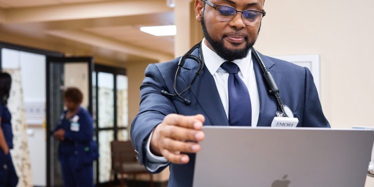 محصولات اپل مراقبت در مراقبت های بهداشتی Emory را تغییر می دهد