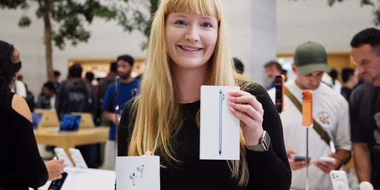 آخرین آیفون ، اپل واچ و AirPods در مکان های فروشگاه اپل وارد می شوند
